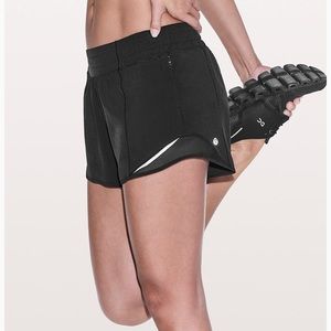 Lululemon - Hotty Hot Short II